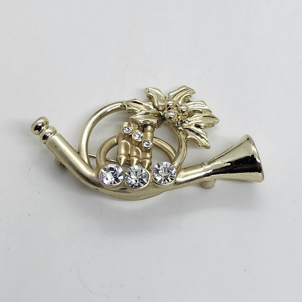 Vintage Gold Tone &‎ Enamel Christmas Brooch Pin AJC French Horn With Holly